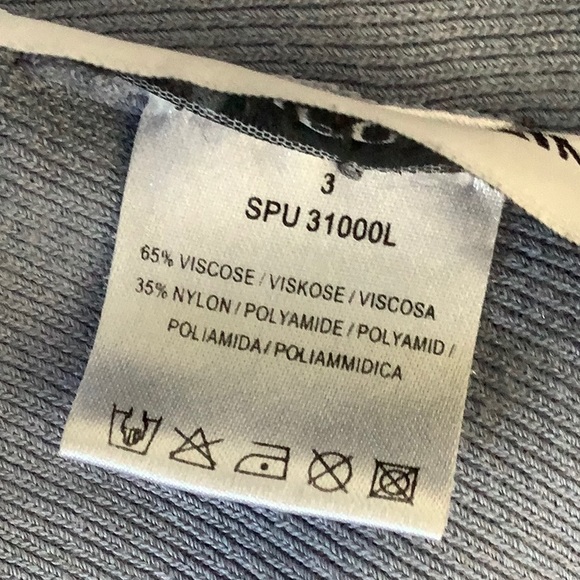 Light weight sweater with delicate beaded details - Picture 4 of 6